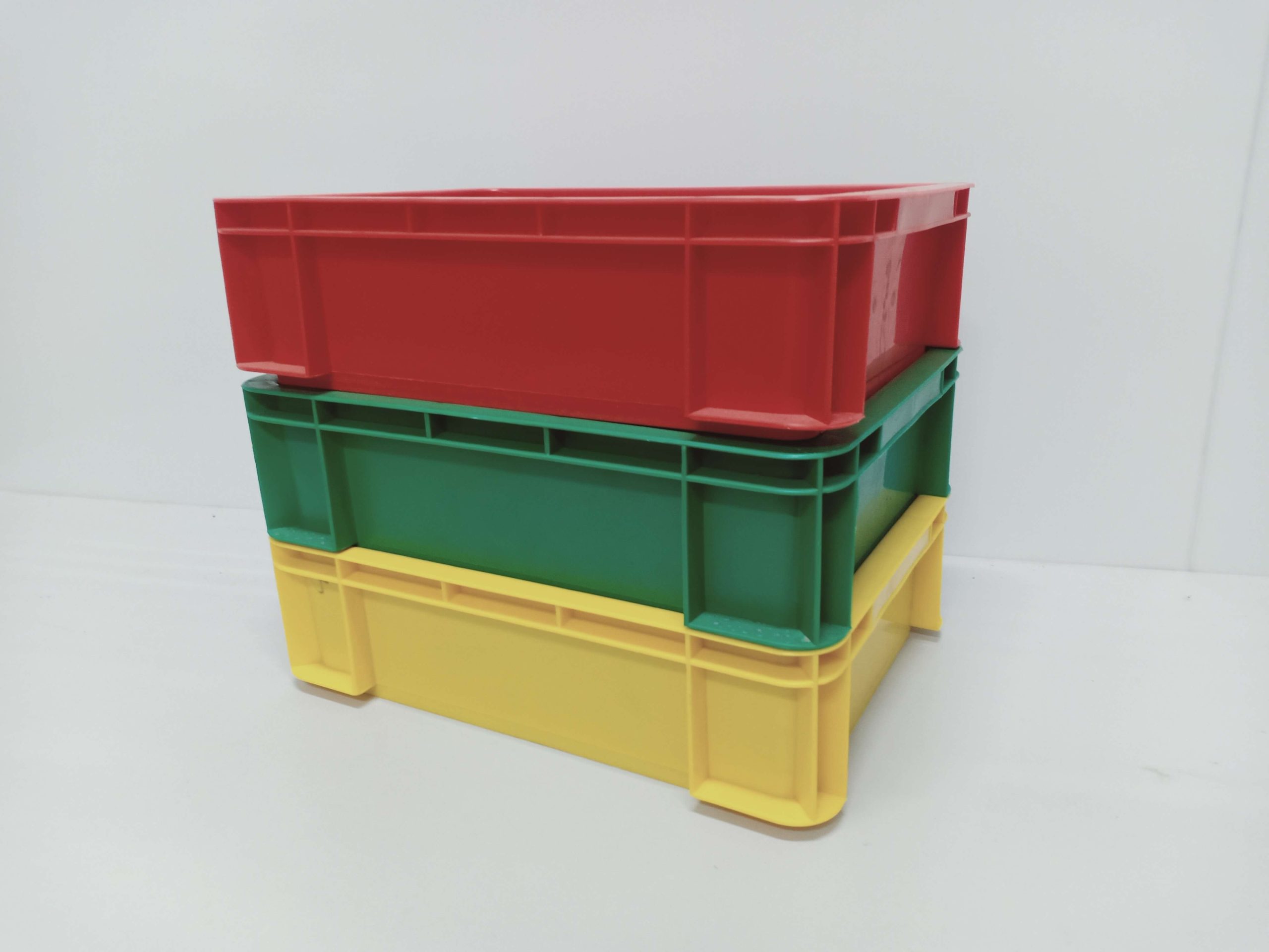 Thùng nhựa B4 kích thước tiêu chuẩn, chất liệu nhựa PP bền bỉ, xếp chồng dễ dàng trong kho