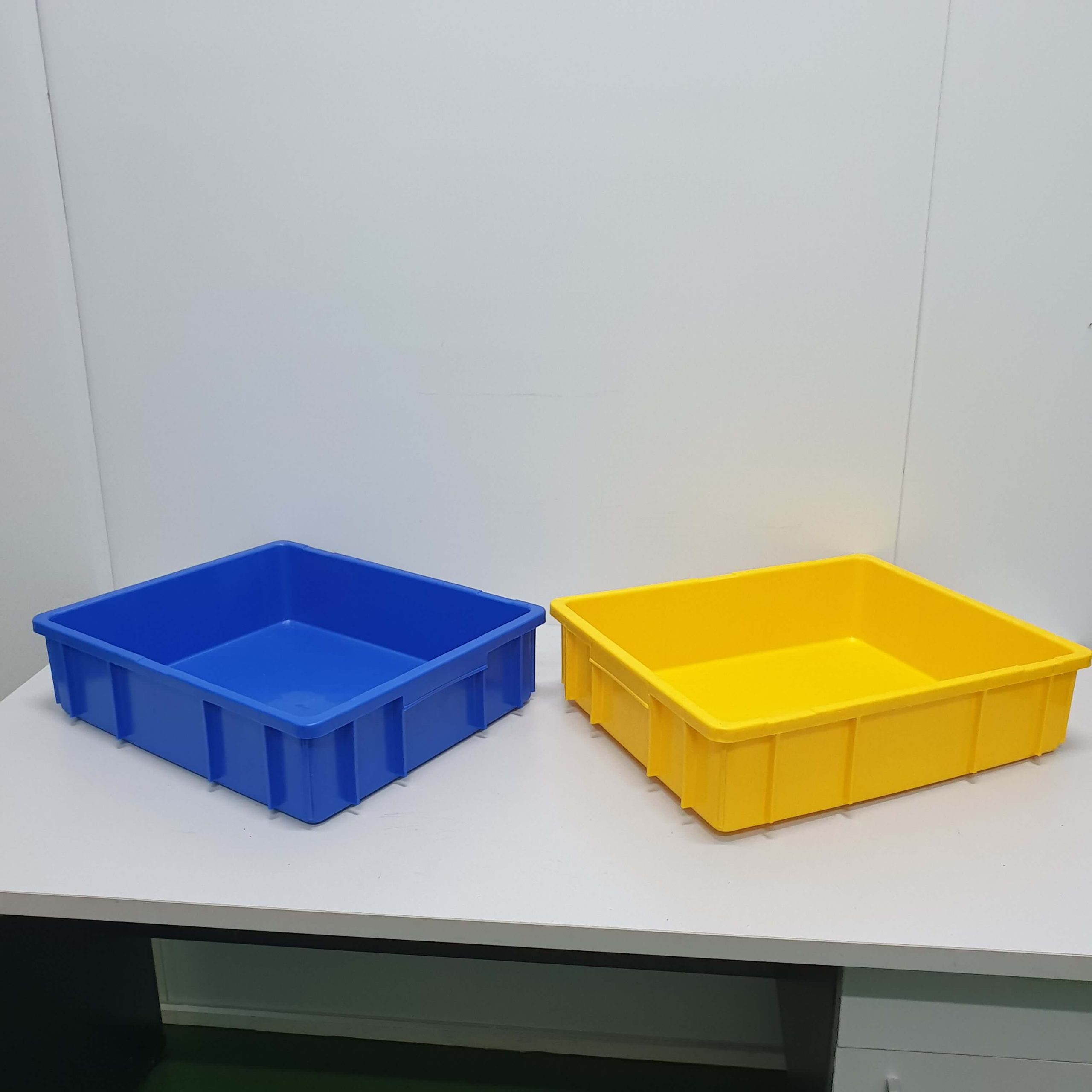 Thùng nhựa B9 xếp chồng gọn gàng, tối ưu không gian kho xưởng và nhà máy