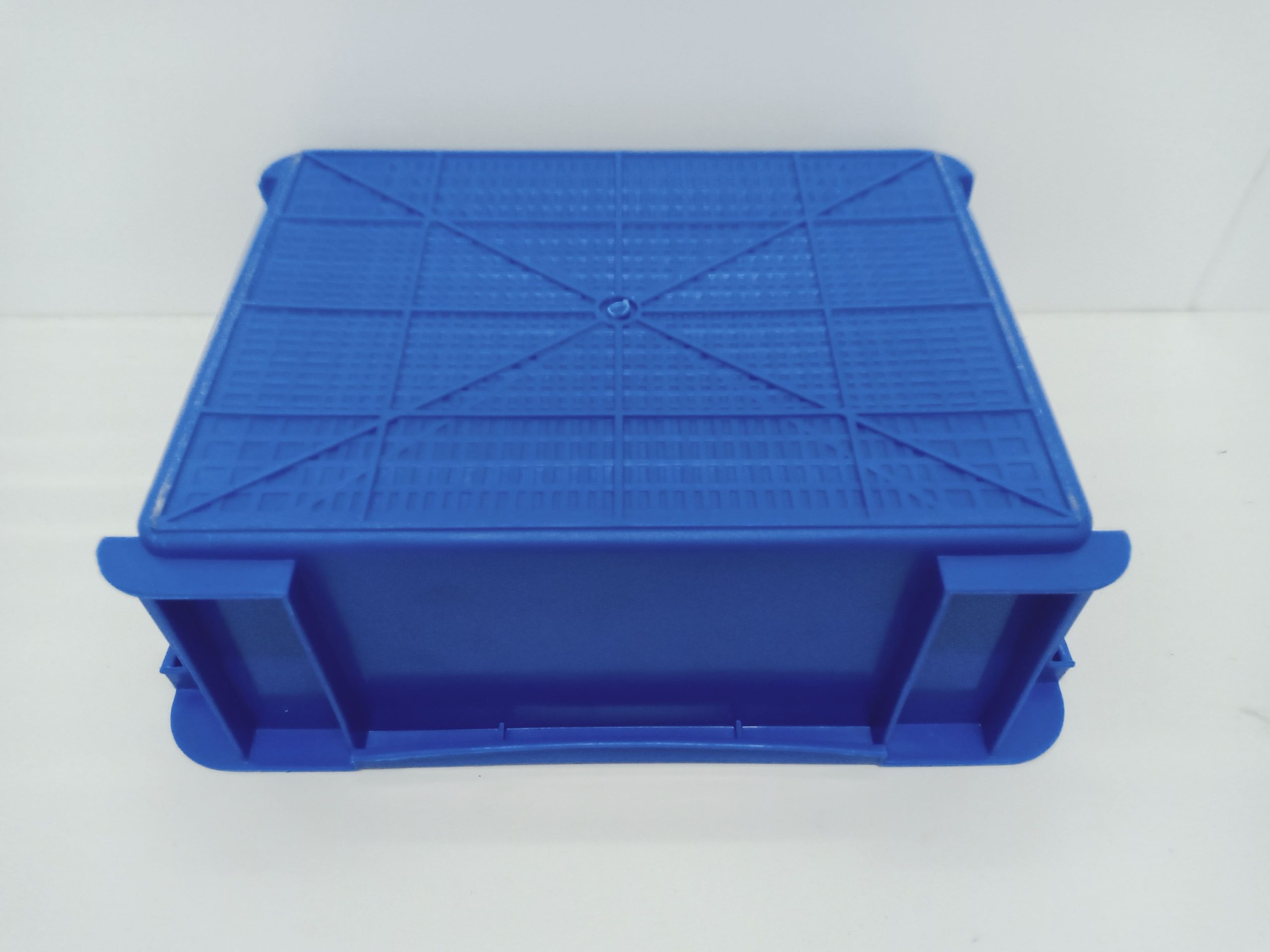 Đáy thùng nhựa B7 chắc chắn, chống trượt hiệu quả