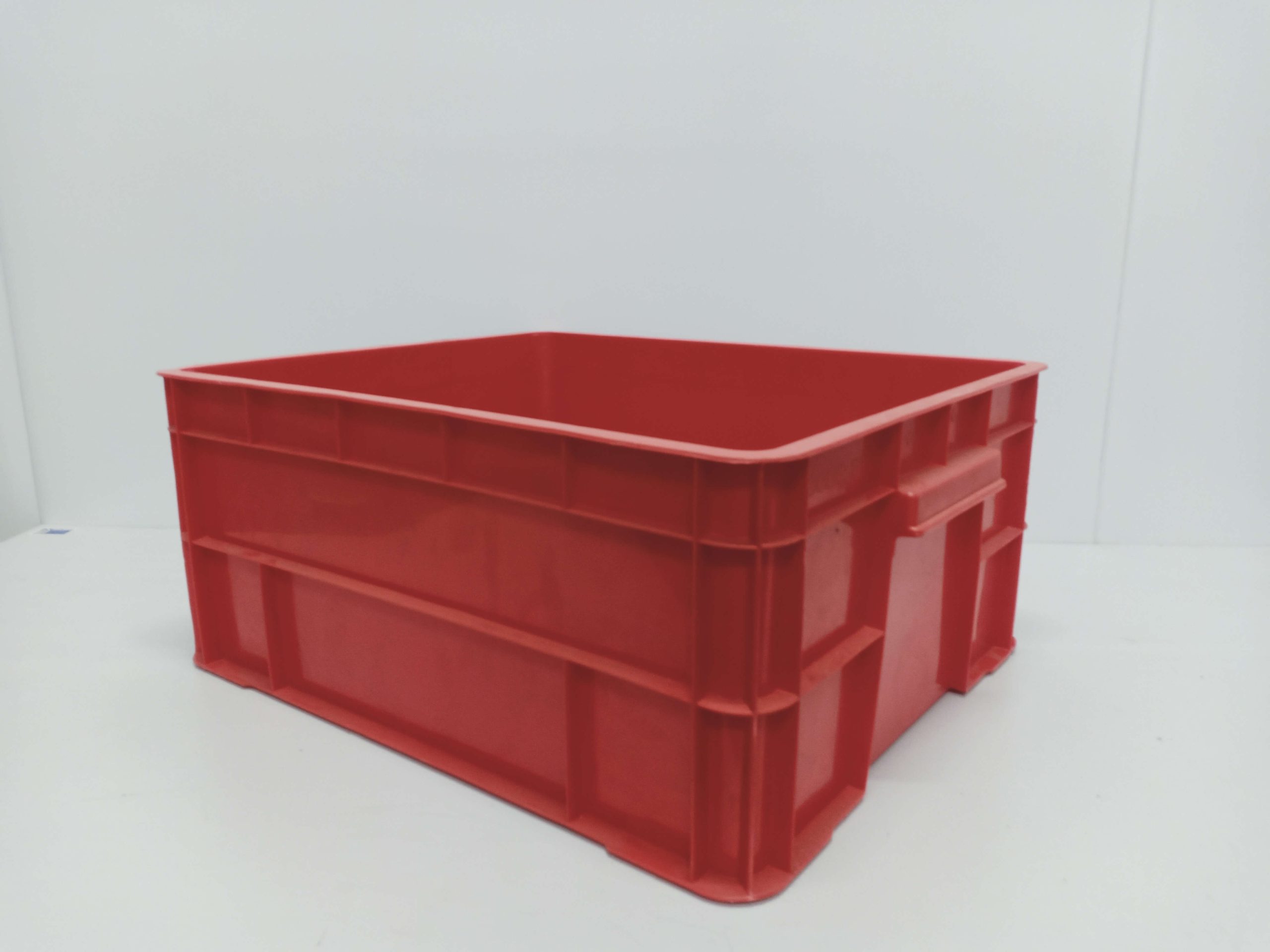 Thùng nhựa B8 công nghiệp, nhựa PP nguyên sinh, thiết kế chắc chắn dùng trong kho xưởng