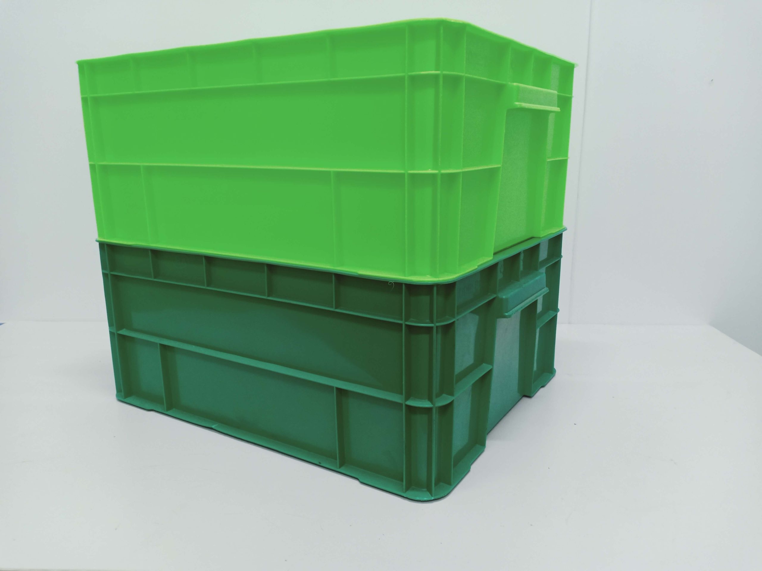 Thùng nhựa B8 xếp chồng gọn gàng, tối ưu diện tích kho