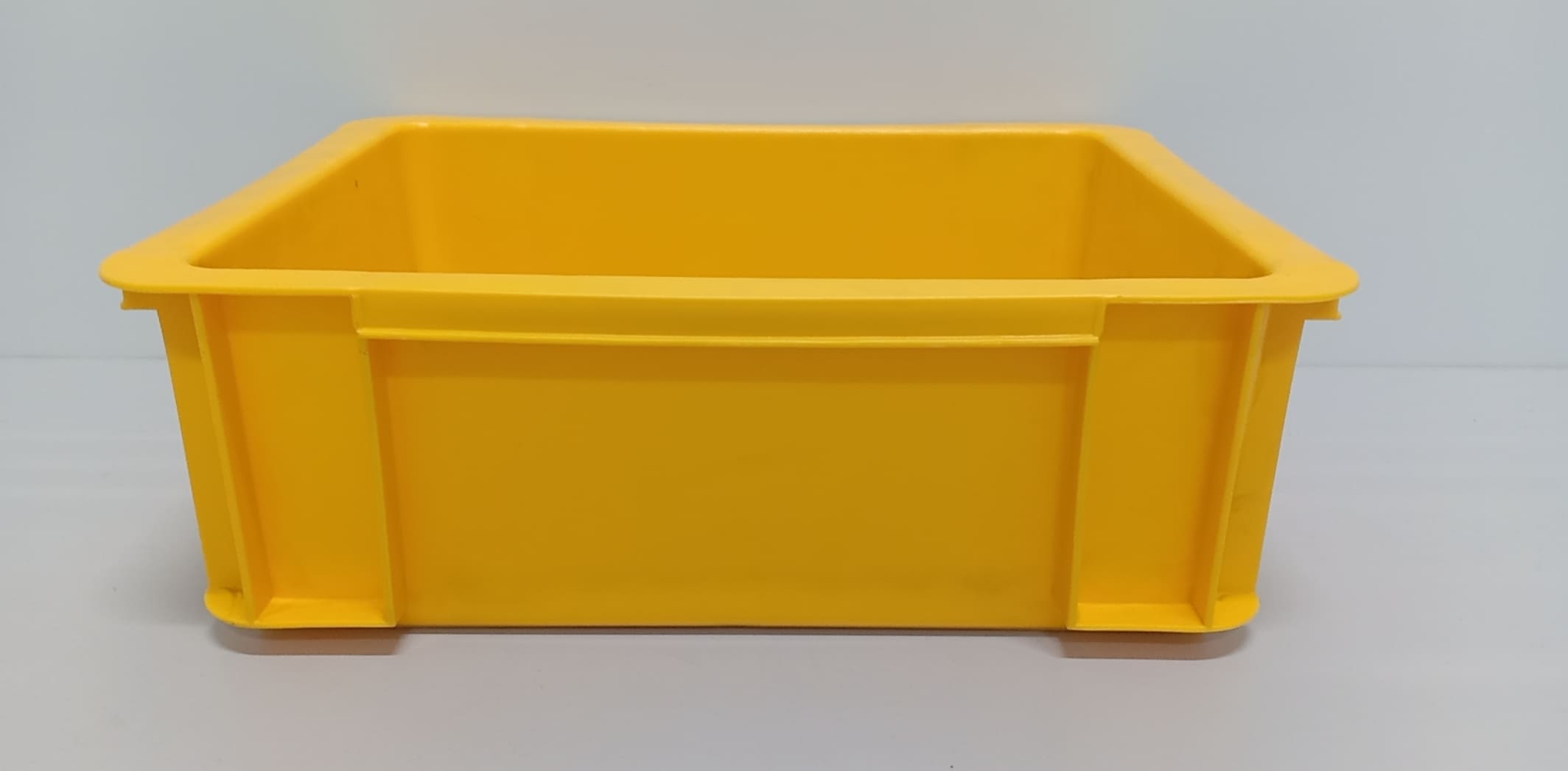 Thùng nhựa B7 Hòa An Plastic bền chắc, dung tích lớn, dùng trong kho xưởng