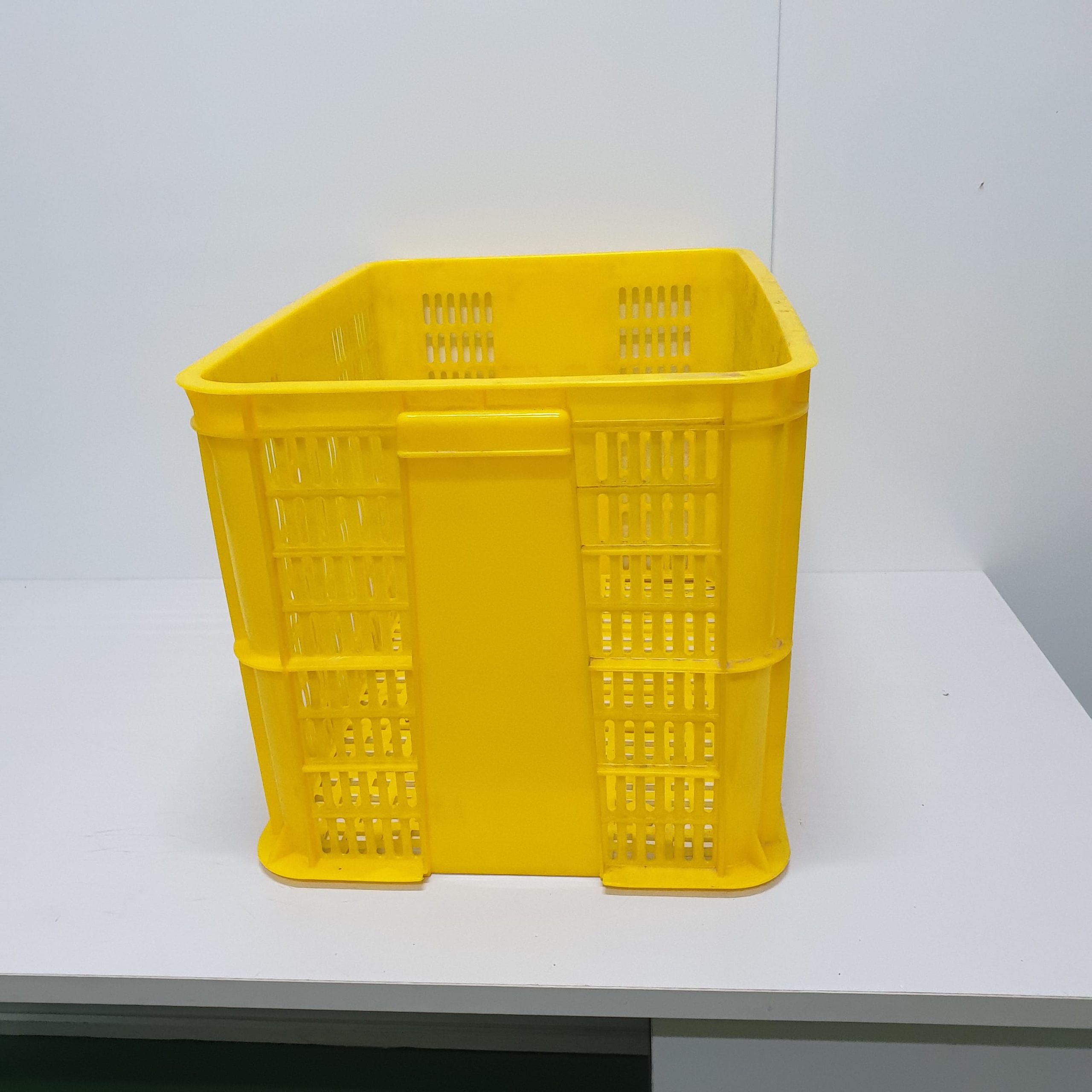 Thùng nhựa công nghiệp HS005 610x420x390 dùng trong kho xưởng