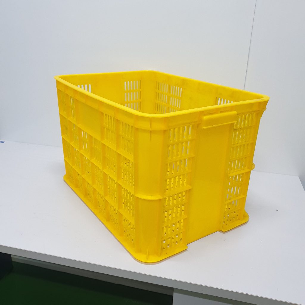 Ứng dụng thùng nhựa HS005 trong kho công nghiệp