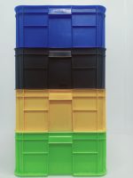 Thùng nhựa HS003 xếp chồng gọn gàng trong kho xưởng